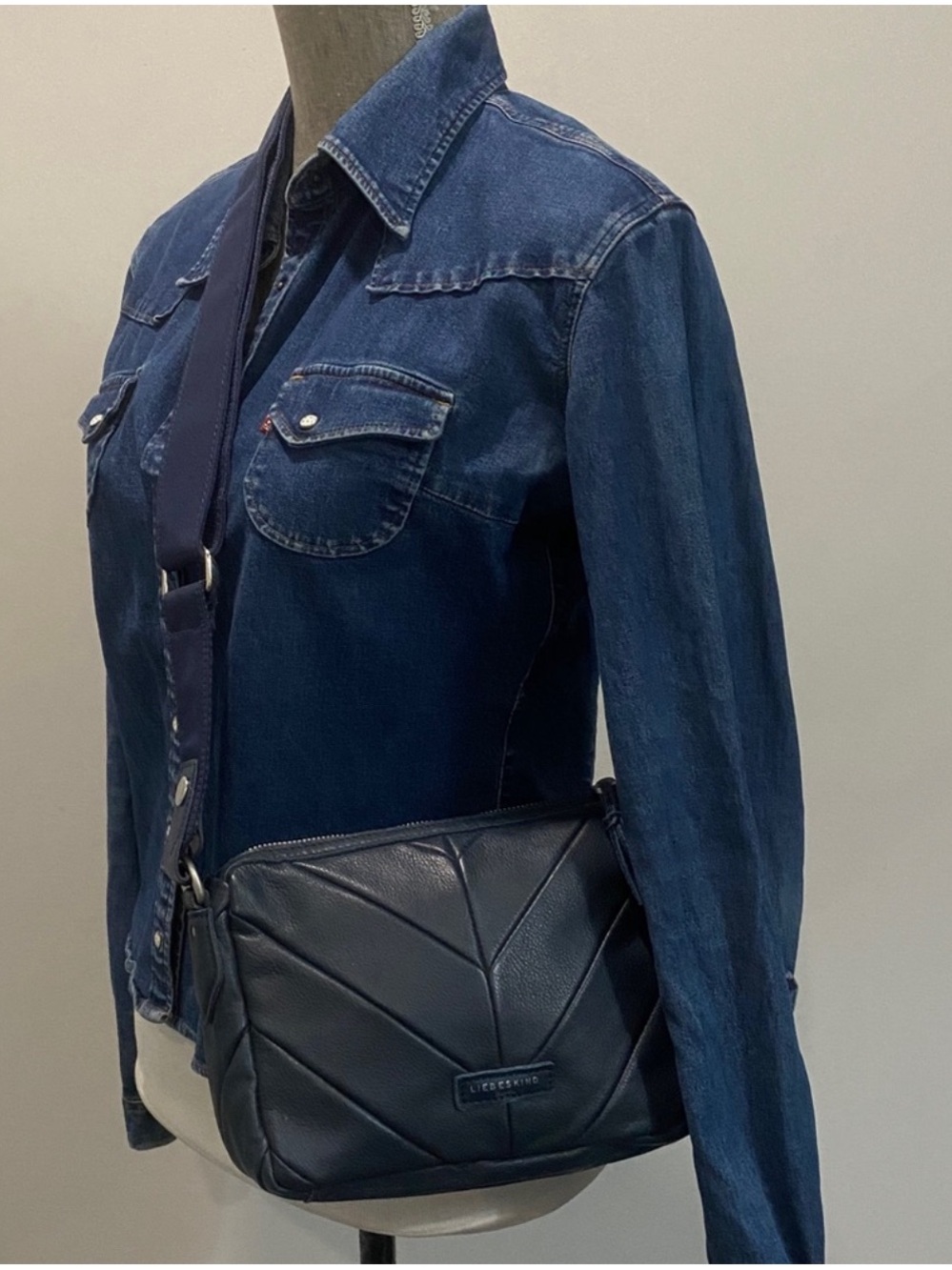 Liebeskind Berlin Bag Juliette
Leather Crossbody Navy